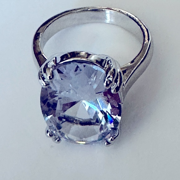 Brand New Cocktail Ring Large Synthetic Zirconia. - Picture 7 of 8